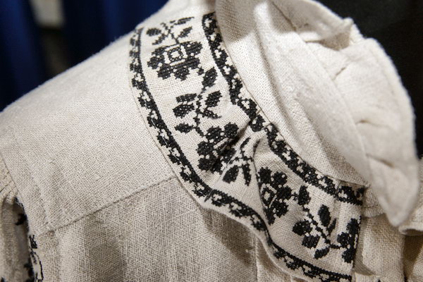 Урочиста - фрагмент - Фрагмент блузи 