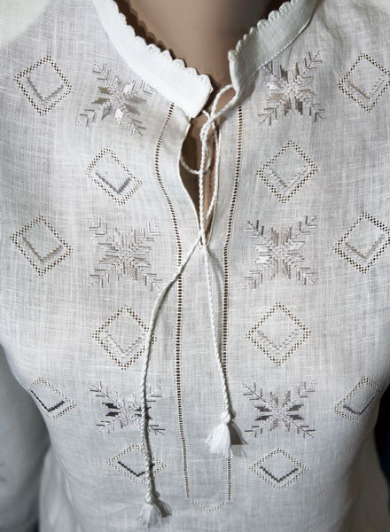 Срібні ромби - фрагмент 1 - Фрагмент блузи жіночої 