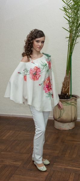 Маки - Дівоча блуза, тканина - натуральний шовк, ручний розпис у поєднанні з ручною вишивкою.