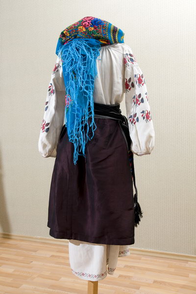 Синя Хустка - сзаду - Вигляд сзаду - костюм традиційний 
