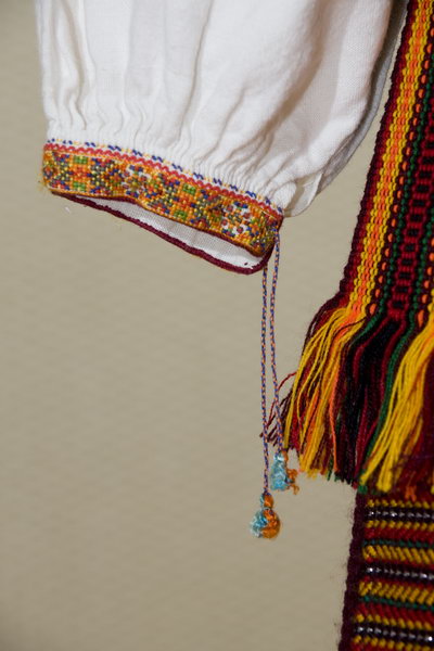 Космацьке вбрання - фрагмент 3 - Фрагмент костюму традиційного 