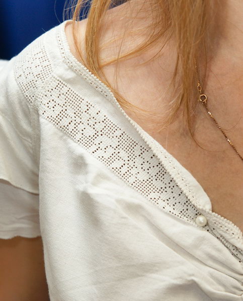 Білі крильця - фрагмент - Фрагмент блузи жіночої 