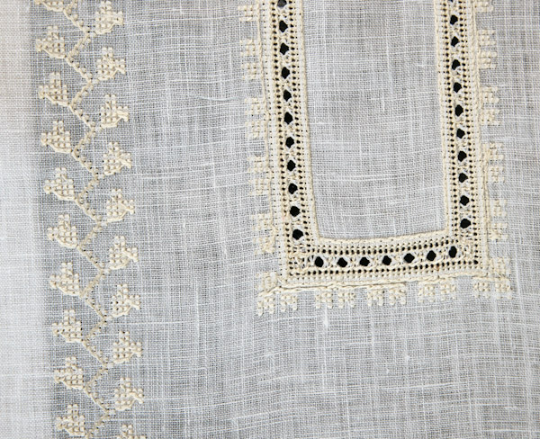БЛ-Р-2 фрагмент 3 - Купон жіночої блузи. Техніки та матеріал: зерновий вивід, качалочка, льон, мережка ляхівка, ручна робота, хрестик.