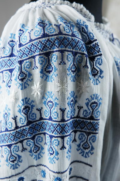 Блакитні мережки - фрагмент - Фрагмент блузи жіночої  