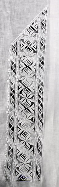 СЛР-98 - Купон чоловічої сорочки. Техніки та тканина: льон, ретязь, лиштва, прутик з настилками, зубцювання. Вишивка білим по білому.