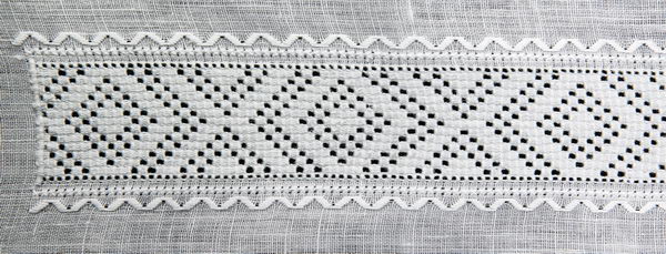СЛР-99 фрагмент - Купон чоловічої сорочки. Техніки та тканина: льон, лиштва, прутик з настилками, ретязь, зубцювання. Вишивка білим по білому.