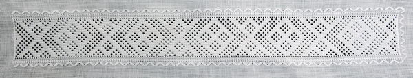 СЛР-102 - Купон чоловічої сорочки. Техніки та тканина: льон, лиштва, ретязь, прутик з настилками, зубцювання. Вишивка білим по білому.