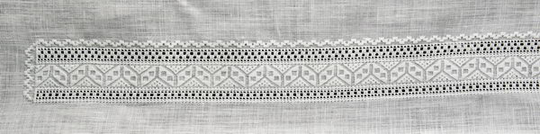 СЛР-103 - Купон чоловічої сорочки. Техніки та тканина: льон, лиштва, ретязь, мережка гречечка. Вишивка білим по білому.