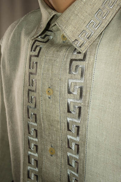 Меандри - фрагмент - Чоловіча сорочка, конопляне полотно, машина вишивка, меандри