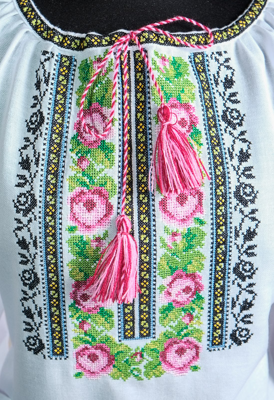 116-02 фрагмент - Блуза жіноча. Домоткане полотно, машина вишивка (борщівська).