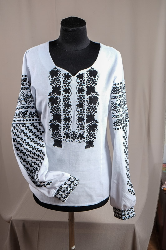 116-06 - Блуза жіноча. Домоткане полотно, машина вишивка (борщівська).