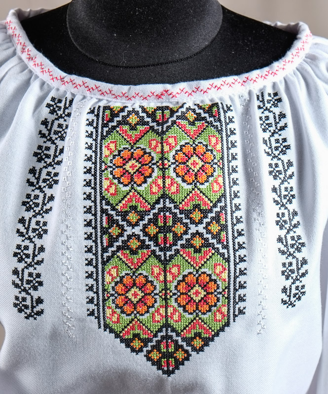116-10 фрагмент - Блуза жіноча. Домоткане полотно, машина вишивка (борщівська).