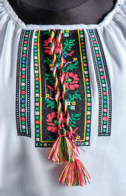 116-13 фрагмент - Блуза жіноча. Домоткане полотно, машина вишивка (борщівська).