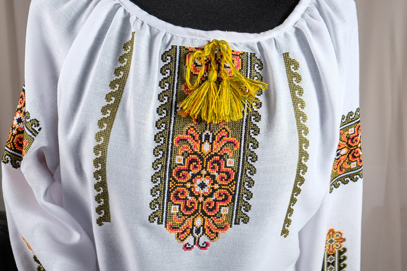 116-14 фрагмент - Блуза жіноча. Домоткане полотно, машина вишивка (борщівська).