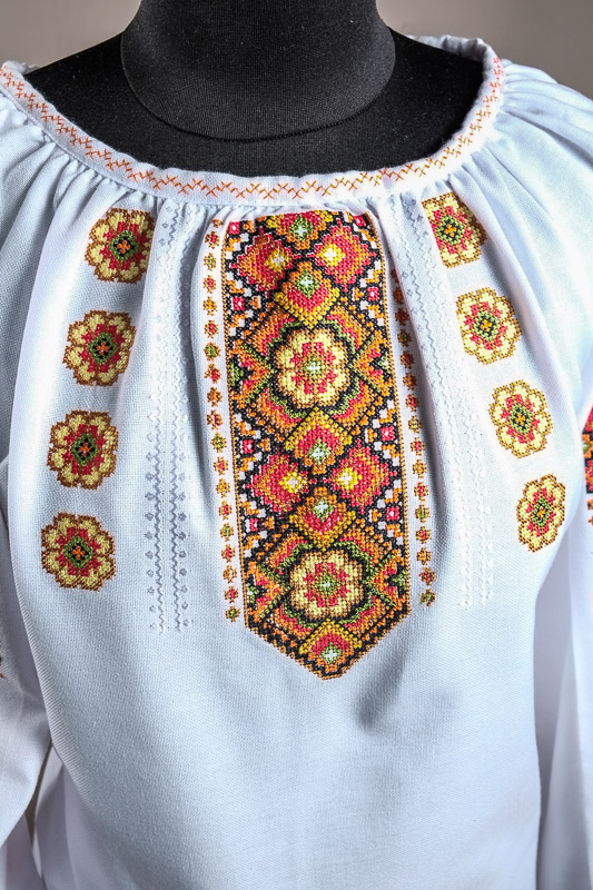 116-16 фрагмент - Блуза жіноча. Домоткане полотно, машина вишивка (борщівська).