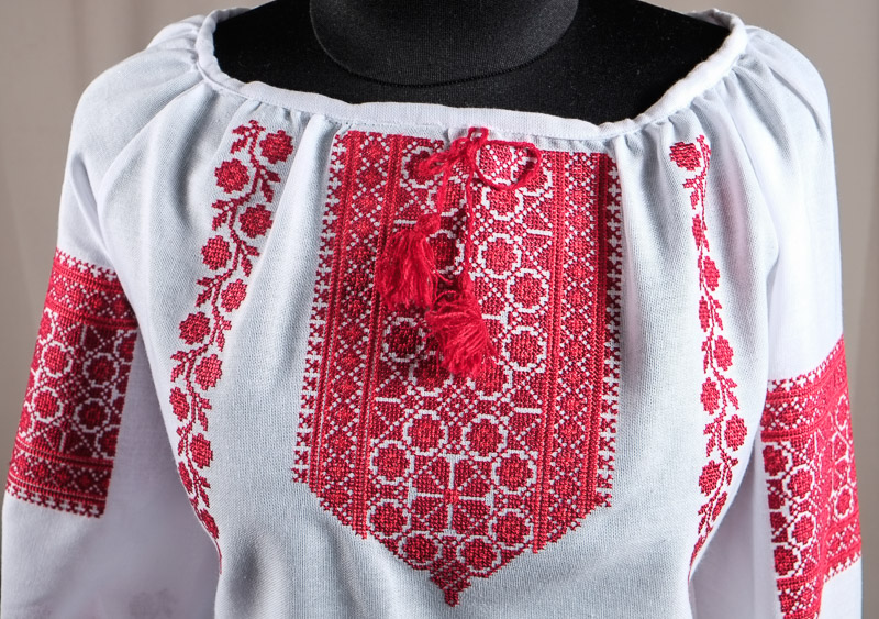 116-18 фрагмент - Блуза жіноча. Домоткане полотно, машина вишивка (борщівська).