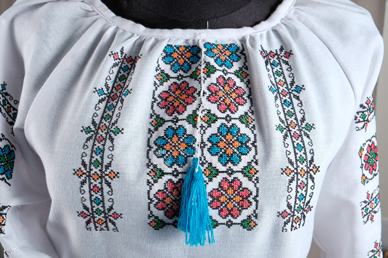116-19 фрагмент - Блуза жіноча. Домоткане полотно, машина вишивка (борщівська).