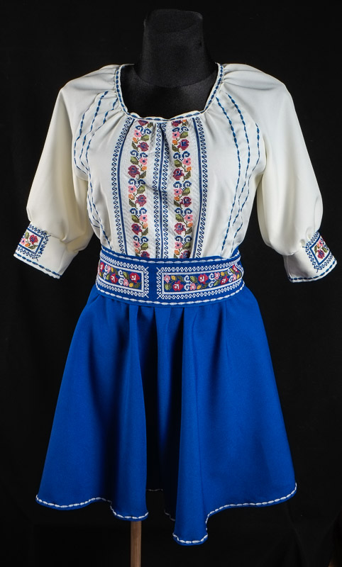 116-33 - Сукня жіноча. Штучна тканина, машина вишивка.