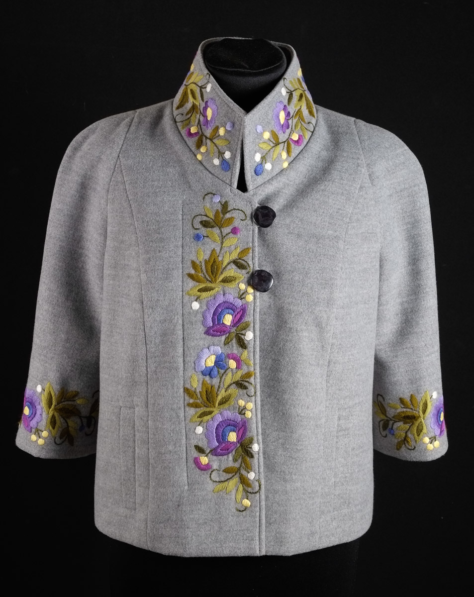 Фіолет на сірому - Жіночий піджак, натуральна тканина, ручна вишивка, ексклюзивна конструкція пошиття