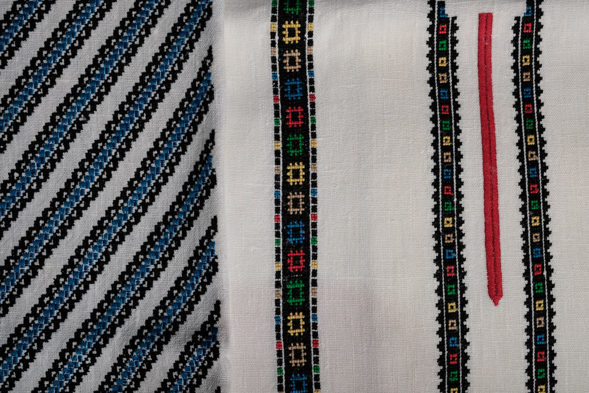 Сорочка жіноча ЖСР-091118-2 - Тканина льон, техніки вишивання: хрестик, пряма лиштва, ретязь, прутик під рубцем, зубцювання.
